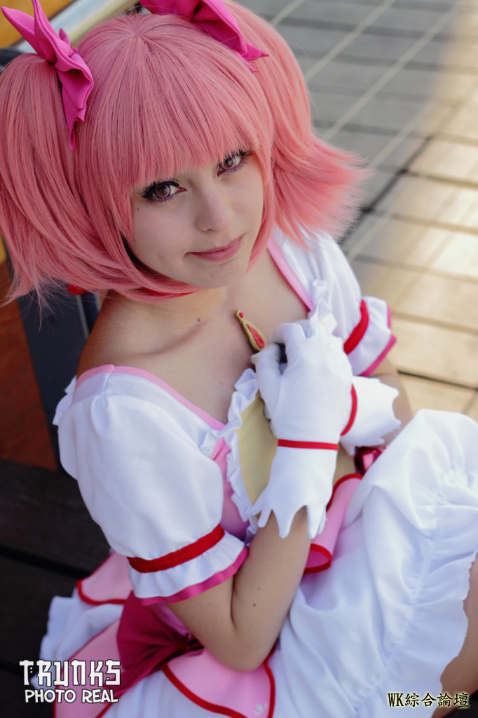 madoka_kaname__maho_shojo_madoka_magica_cosplay_by_hazu_nyan-d847eq9-682x1024.jpg