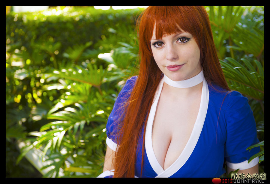 kasumi-busty-cosplay.jpg