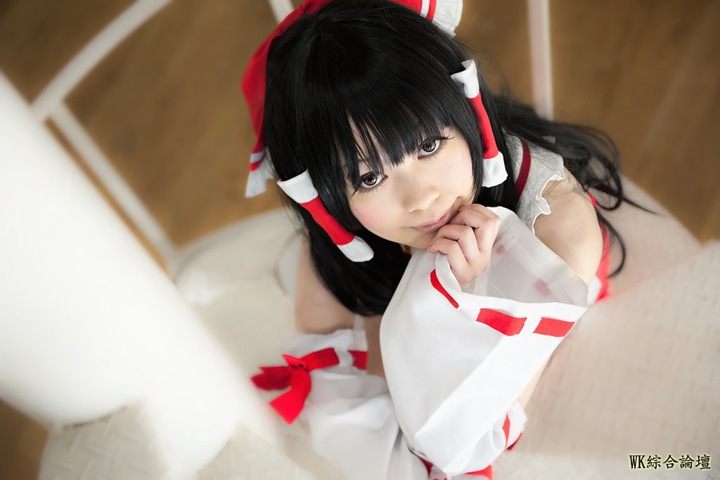 shiizuku-in-reimu_hakurei_cosplay_.jpg