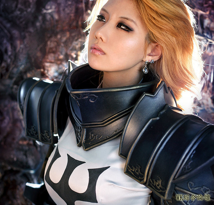 diablo-crusader-cosplay-by-Tasha-730x700.jpg