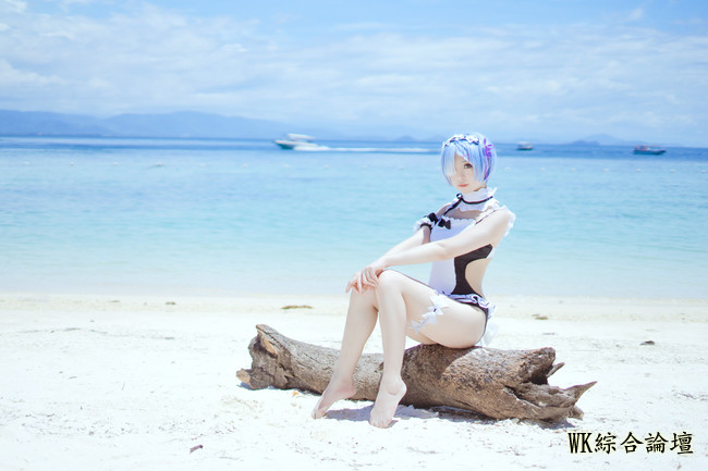 03_Beach_Swimsuit_Rem_Cosplay_6.jpg