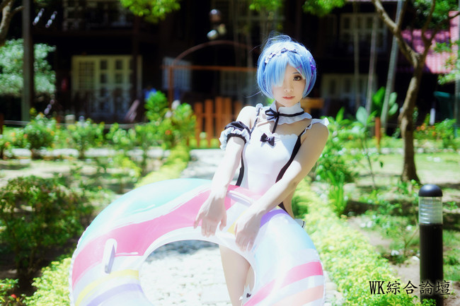 13_Beach_Swimsuit_Rem_Cosplay_16.jpg