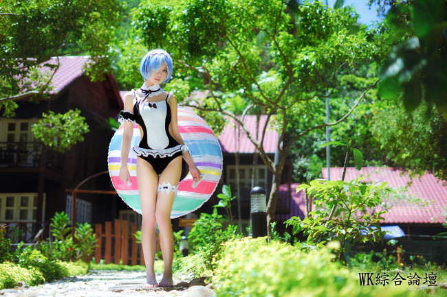 12_Beach_Swimsuit_Rem_Cosplay_15.jpg