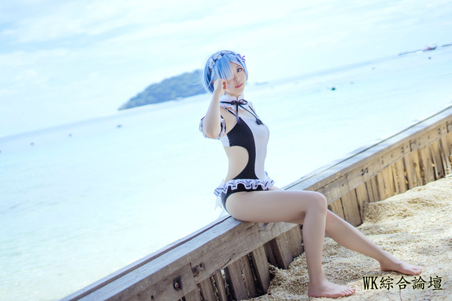 15_Beach_Swimsuit_Rem_Cosplay_2.jpg