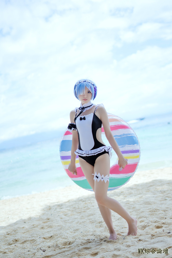 16_Beach_Swimsuit_Rem_Cosplay_3.jpg