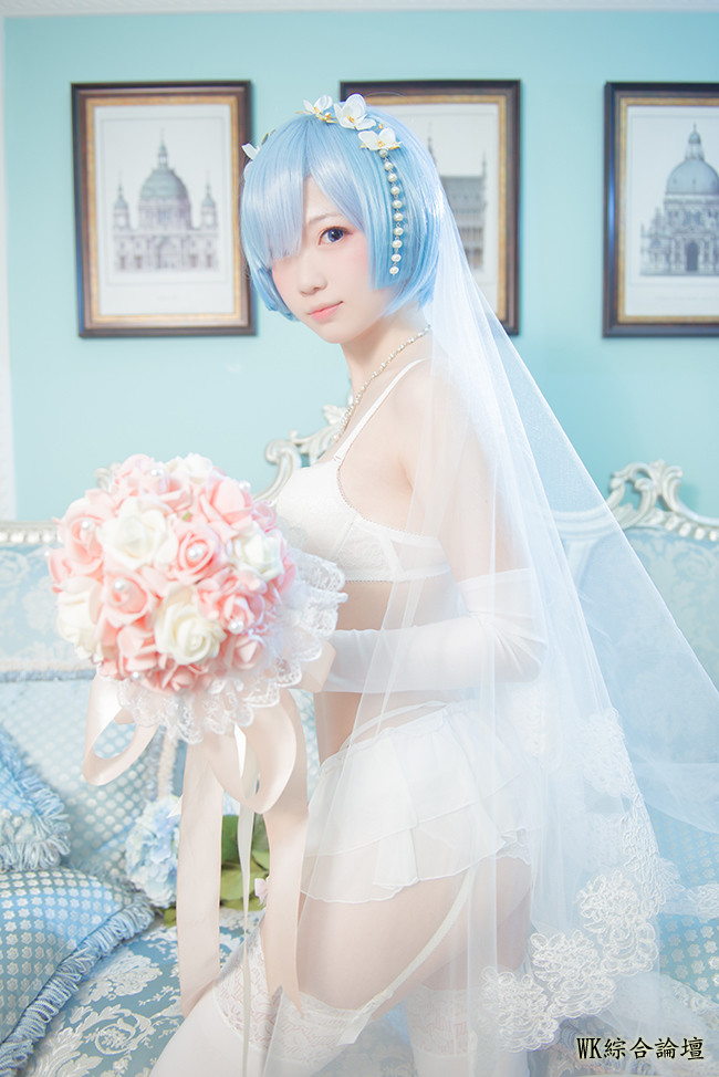 Rem_Bra_Skirt_Bride_Cosplay_3.jpg