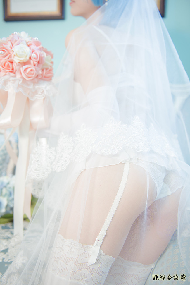 Rem_Bra_Skirt_Bride_Cosplay_4.jpg