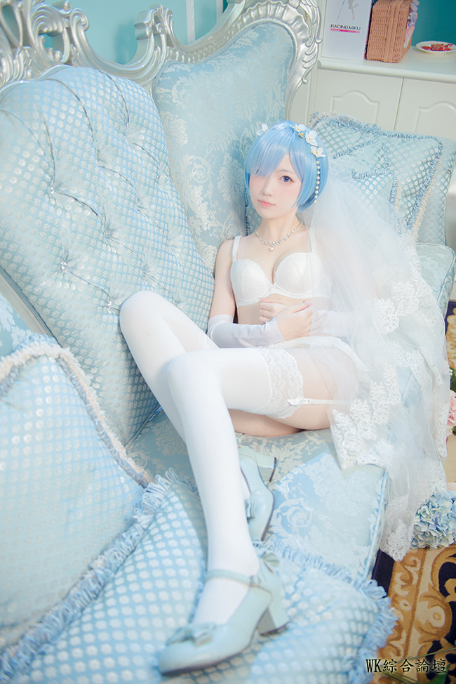 Rem_Bra_Skirt_Bride_Cosplay_6.jpg