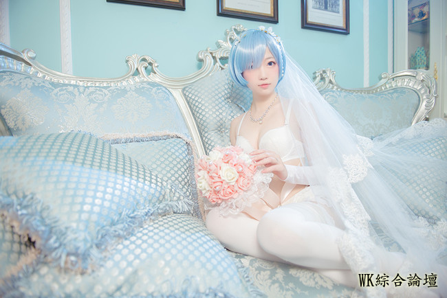 Rem_Bra_Skirt_Bride_Cosplay_8.jpg