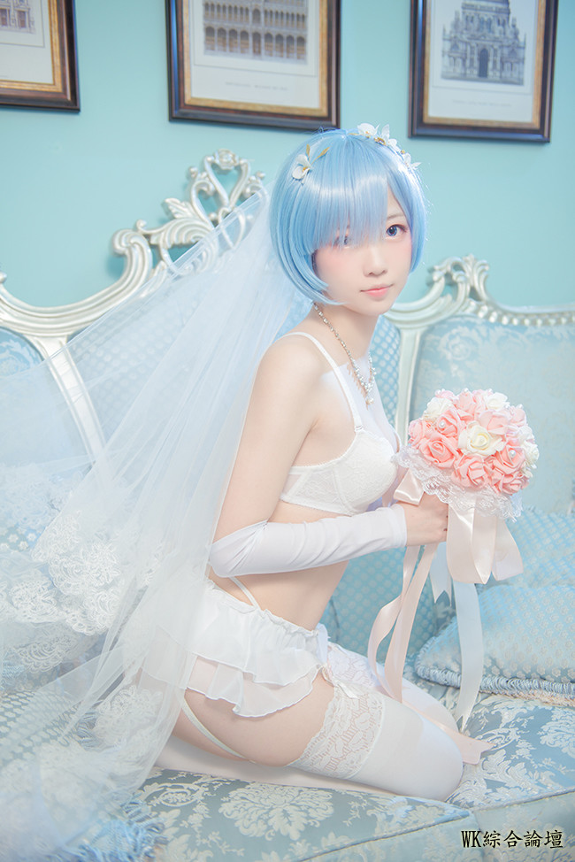 Rem_Bra_Skirt_Bride_Cosplay_9.jpg