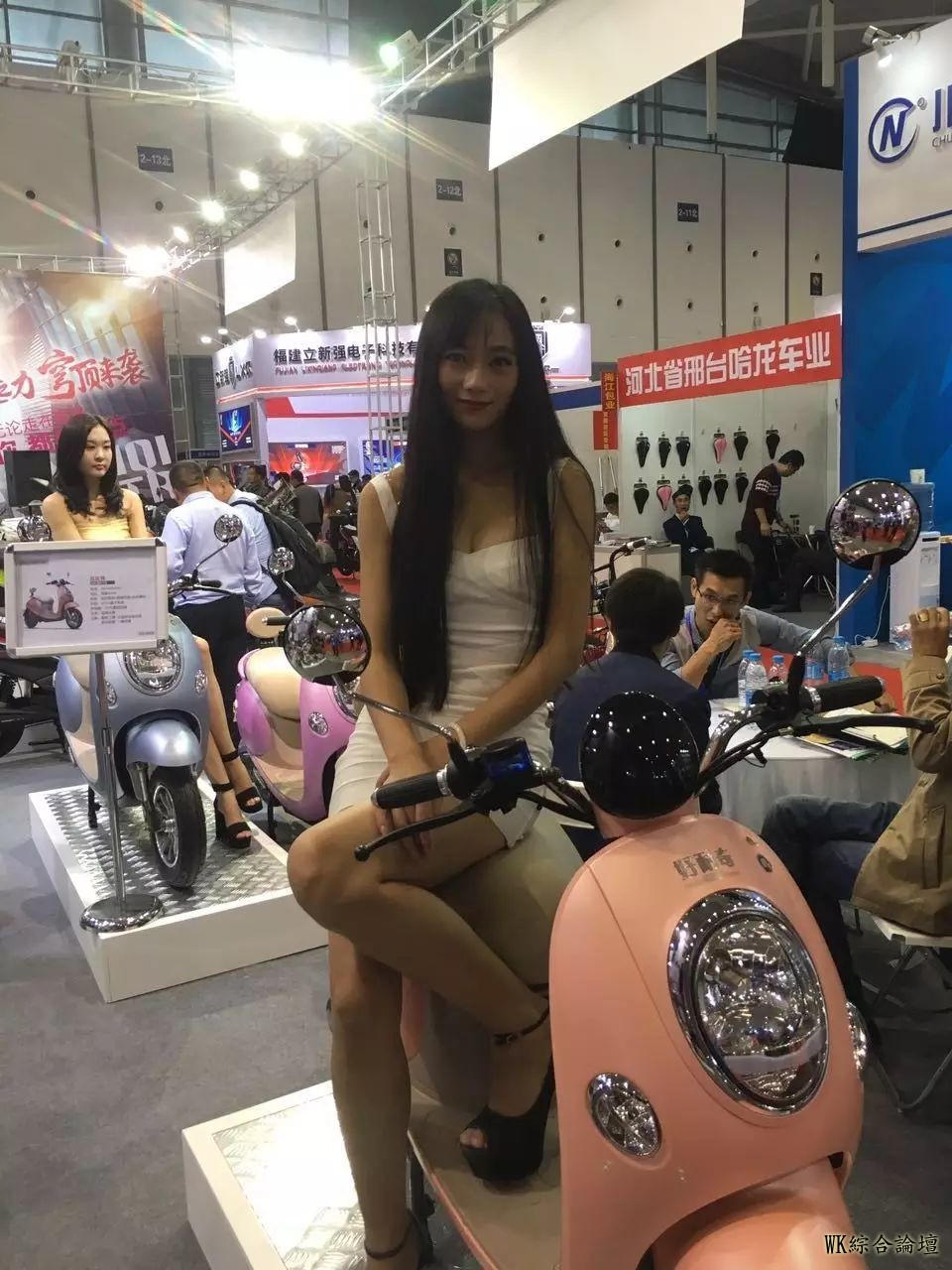 【模特女神】我是来看展会的,你们却用模特吸引我-14.jpg