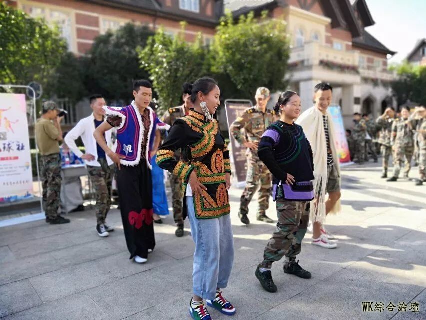 突发视频西安咸阳新区在建美食城突发大火!现场有爆炸声伤亡不明-110.jpg