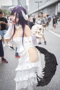 漫展的超魅力美女,雅儿贝德Cosplay正片